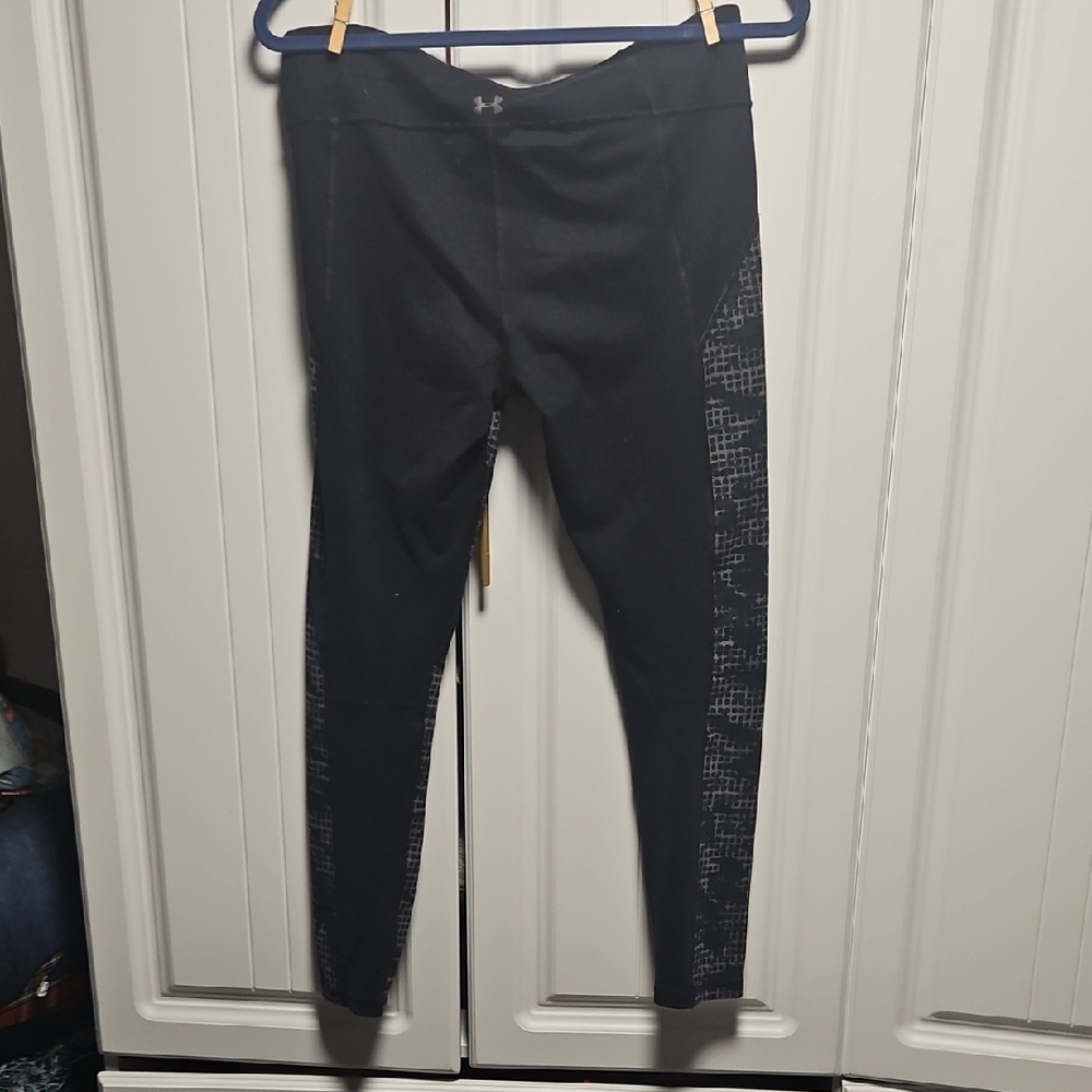Under Armour Black and Gray Patterned Leggings - Picture 3 of 3
